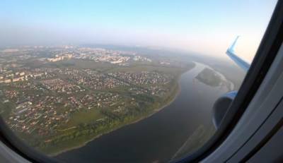 Пассажир снял на видео снижение и посадку самолёта в Кемерове