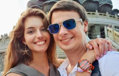 Жена Комарова из "Світ навиворіт" удивила дерзостью, подергав Зиброва за усы: "Настоящие?", фото