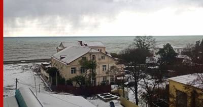 Похолодание и снег добрались до черноморского побережья Кавказа