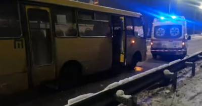 В Киеве маршрутчик сбил человека на переходе: момент трагической ДТП попал на видео