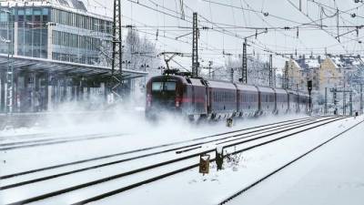 Поезд из Петербурга в Адлер задержали из-за аварии на контактной сети
