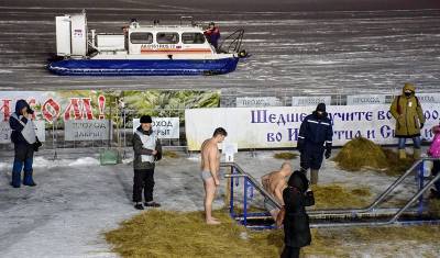 В Тюменской области более трехсот спасателей будут дежурить на крещенских купаниях