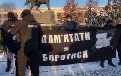 В Киеве задержали участников акции памяти