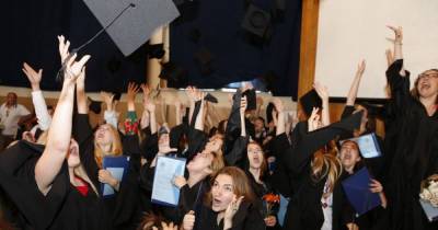 В МОН нашли альтернативу отмененным красным дипломам: как теперь будут награждать успешных студентов