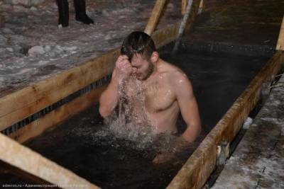 В Рязани более 2 тысяч человек окунулись в купель на Крещение