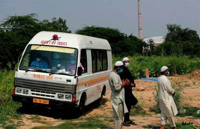 15 человек погибли под колесами самосвала в Индии