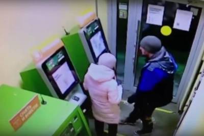 Банкомат «провинился»: неизвестный мужчина разбил экран банкомата в Петрозаводске