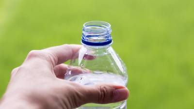 Роскачество: У четверти образцов бутилированной воды обнаружены признаки фальсификата
