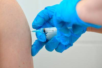 Около 50 депутатов Госдумы записались на вакцинацию от коронавируса