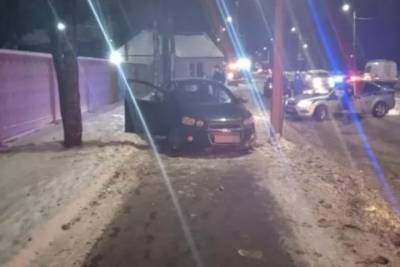 Нетрезвый водитель врезался в столб на Завеличье в Пскове
