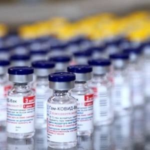 Белорусских медиков начали вакцинировать препаратом «Спутник V»