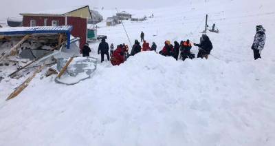 После схода лавины в Домбае пострадали восемь человек
