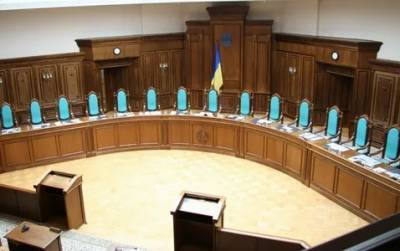 В Киеве главу КСУ Тупицкого не пустили в здание вместе с другими судьями