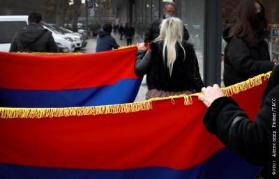 Сторонники экс-президента Армении Кочаряна устроили митинг в Ереване