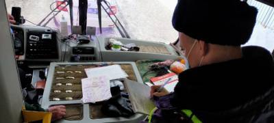 Водитель автобуса в Петрозаводске прокатил пассажиров на запрещающий сигнал светофора и получил штраф