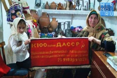 В Магарамкентском районе соткали коврик к 100-летию ДАССР