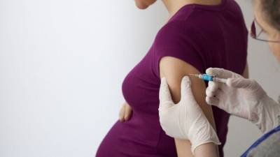 Впервые: беременным израильтянкам рекомендовано привиться от коронавируса
