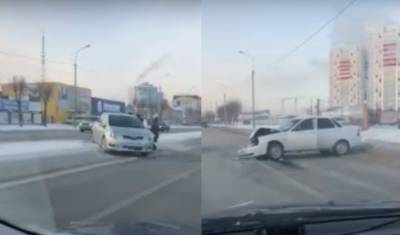В Тюмени машины перекрыли две полосы движения на 50 лет Октября из-за аварии