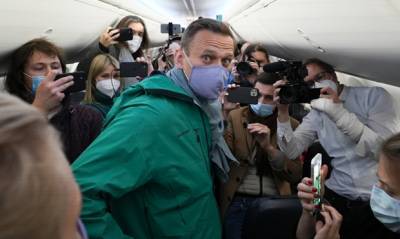 Посадка самолета с Алексеем Навальным в другом аэропорту могла обойтись «Победе» в 500 тысяч рублей