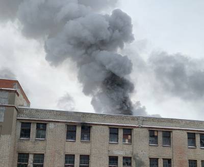В Рязани на бывшем заводе «САМ» горят производства