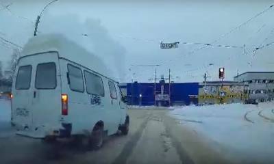 Проезжает перекрёстки на «красный». Ульяновские полицейские нашли маршрутчика-лихача