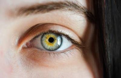 Ученые назвали три «глазных» симптома COVID-19