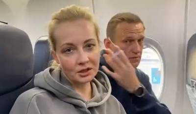 Самолет «Победы» с Навальным на борту взлетел
