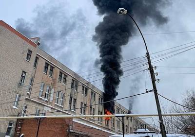 В МЧС рассказали о пожаре на территории бывшего завода САМ