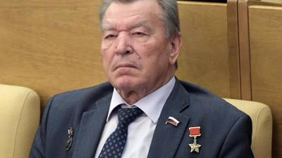 Госдума досрочно прекратила полномочия умершего депутата Антошкина
