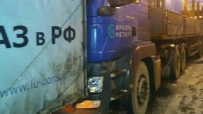 Водителя после ДТП в Тосненском районе доставали из машины спасатели