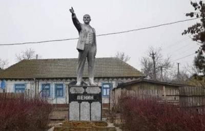 Декоммунизаторы «настучали» на памятники Ленину и улицу Маршала Жукова