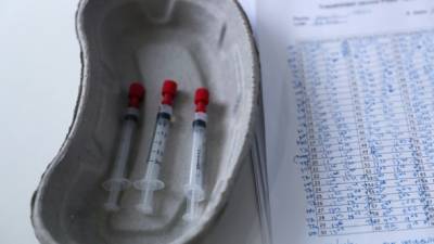 В Ирландии зафиксировали более 80 случаев побочных реакций после вакцины от коронавируса