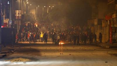 Волнения в Тунисе: власти задействуют армию