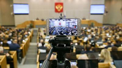 «Единороссы» в Госдуме отказались повышать зарплату врачам и медработникам первичного звена