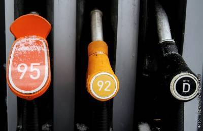Бензин снова начал дорожать на АЗС по всей России