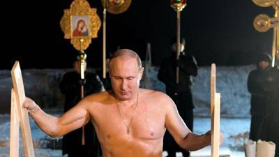 Иностранцы восхитились крещенскими купаниями Путина