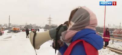 Помочь пешеходам: в Ростове на мосту Малиновского теперь дежурят волонтеры