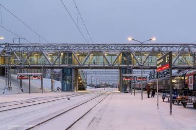 Новый крытый пешеходный мост открылся на железнодорожном вокзале Петрозаводска