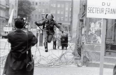 Сколько советских солдат сбежало из ГДР в Западный Берлин