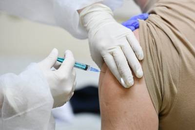 В Минздраве порекомендовали получившим вакцину от COVID-19 не ходить в баню