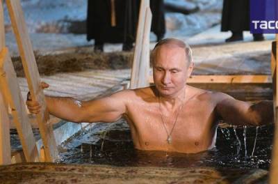 Путин искупался в проруби: всплыла одна забавная деталь