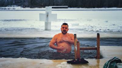 Крещенские купания состоялись в Великом Новгороде вопреки пандемии