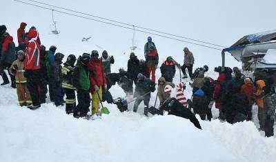 В Домбае завершилась операция по спасению лыжников после схода лавины