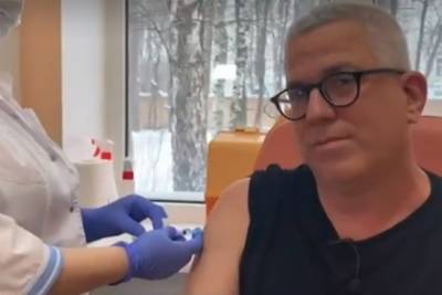 Израильский телеведущий решил привиться вакциной «Спутник V»