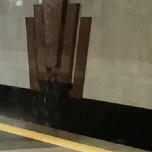 В Харькове в метро прорвало трубу
