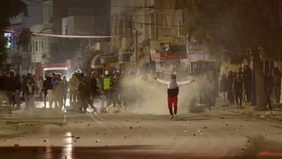 В столице Туниса произошли столкновения между силовиками и участниками акции протеста