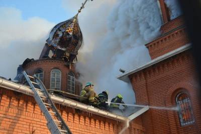 На Днепропетровщине на Крещение сгорела церковь: фото, видео