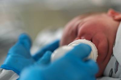 В России новорожденный ребенок лишился всех родных из-за коронавируса
