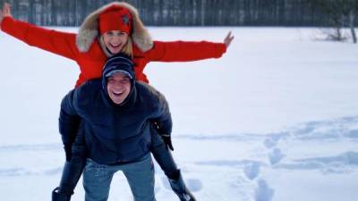 На снегу: Лилия Ребрик покорила романтичным фото с мужем