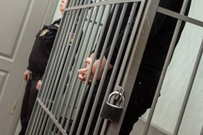 В Москве осудили мужчину, который заставлял 5-летнего пасынка есть из помойного ведра